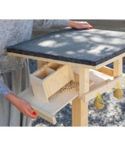 Dehner Natura Futterhaus Karwendel, Natur, Inkl. Ständer, Ca. B84,3/H127,2/T84,3 Cm -Gartenmöbel Geschäft 6622872 6622898 6622906 6622922 WE MO 013 NVHRofanKarwendel