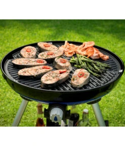CADAC Gasgrill Carri Chef 50, Inkl. BBQ/Plancha-Platte -Gartenmöbel Geschäft 6961593 WE MO 004 CadacGasgrillCarriChef50BBQ2PlanchaDome